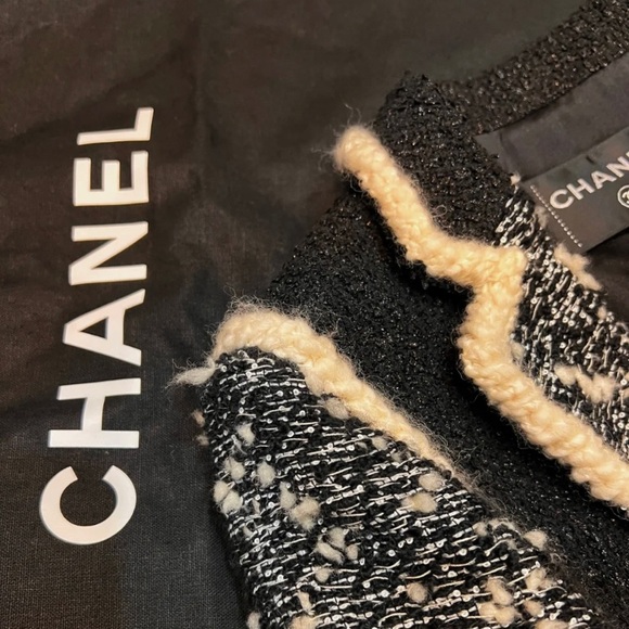 Chanel Jacket - Picture 4 of 7